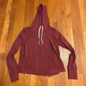 Vuori small Cranberry thin hoodie